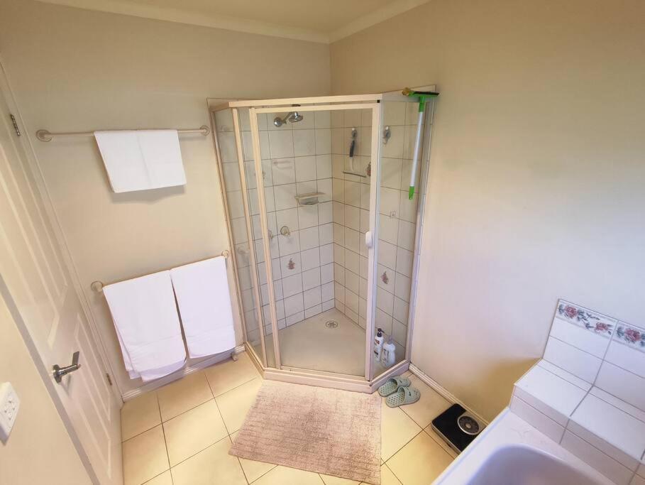 Ballarat 2 Bedroom Guest - Cozy And Convenient, Vic